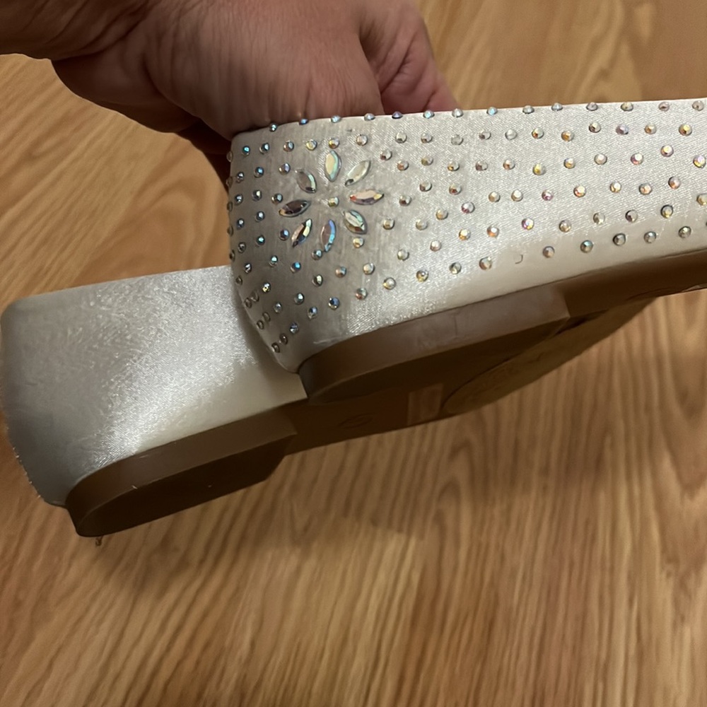 Dream Pairs Jeweled shoes - Picture 15 of 15